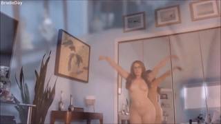 Chica amateur es una verdadera puta y le encanta masturbarse