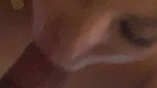 Rubia limpiadora follada por su padre