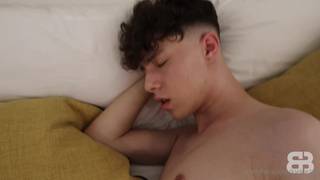 El joven con el culo abierto acaba de regresar para follar más El joven con el culo abierto acaba de regresar para follar más