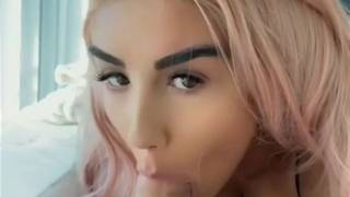 Chica se acaricia el coño con un vibrador y le follan el culo Chica se acaricia el coño con un vibrador y le follan el culo