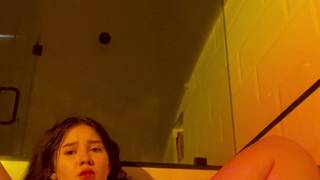 La querida webcam Taylorhills se masturba muy bien