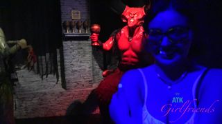 Leana Lovings siempre está de humor para ahcer travesuras sexuales