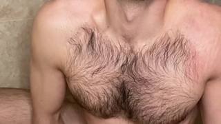 Peludo hottie masturbándose la polla Peludo hottie masturbándose la polla
