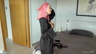 La joven Kiara J se masturba apasionadamente sobre su almohada La joven Kiara J se masturba apasionadamente sobre su almohada