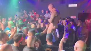 Rocco Steele alrededor del mundo follando