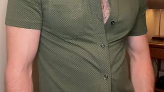 Lydian Grey se pajea su enorme pito con los calcetines puestos