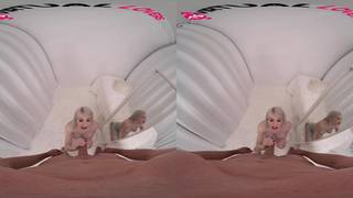 Una de las cosas que más adora Izzy Wilde es follar en un porno VR