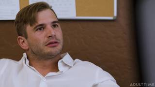 La jefa es Maya Woulfe y se folla a su empleado en la oficina