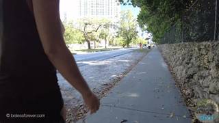 Es la primera vez que ella va sin sostén mostrando las tetas