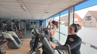 A Nympha le gusta ir al gimnasio y desnduarse por ahí A Nympha le gusta ir al gimnasio y desnduarse por ahí