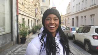 Que harías si te encuentras a una negra con las tetas al aire