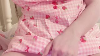 Loz pezones grandes de esta joven no sponen calientes a todos