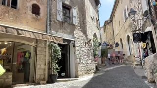 Angela Dool es la francesa que anda buscando penes por las calles