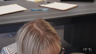 Katee V follada por su compañero de trabajo Tony Rubino