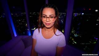 Un hermoso pene negro es chupado y acariciado durante una hora!