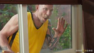 Scott Nails va a eyacular con los pies de Sinatra Monroe