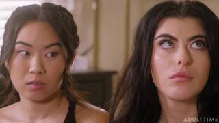 Liv Revamped chupa los jugosos coños de Kimmy Kimm y Gal Ritchie