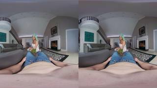 Domino Presley es feliz siendo penetrada por un hombre en un porno VR