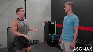 Kyle Fletcher, Mick Marlo y Ryder Owens trío gay anal a pelo Kyle Fletcher, Mick Marlo y Ryder Owens trío gay anal a pelo