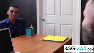 Amone chupa la polla y luego folla al marido de su tío Rob Montana