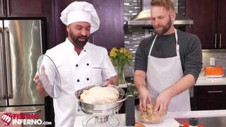 Josh Mikael quiere ser rellenado como un pavo por el chef