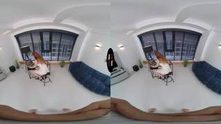 Pelirroja joven hace una buena mamada en POV en realidad virtual