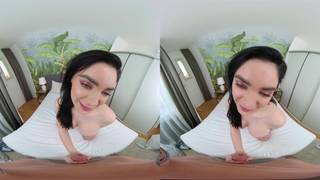 La joven morena nos complace con unporno POV y en VR para sentirla La joven morena nos complace con unporno POV y en VR para sentirla