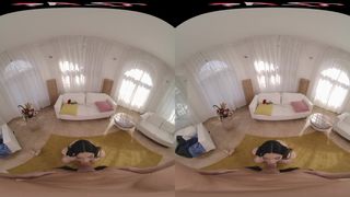 Delirando de placer al follarse a Paola Hard en un porno VR