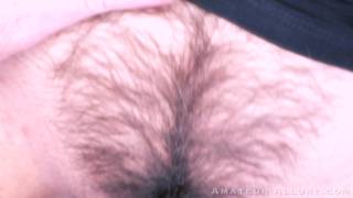 Penelope Reed es una morena con coño peludo quie hace mamadas en POV Penelope Reed es una morena con coño peludo quie hace mamadas en POV