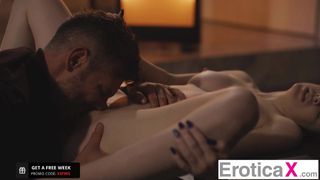Una forma muy caliente y sensual de jugar con tu pareja y con su coño