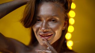 Así es un día en la vida erótica de la preciosa Jolie