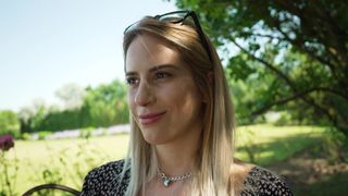 Amy Douxxx se impresiona al ver el pene enorme y negro de Jack Rippher