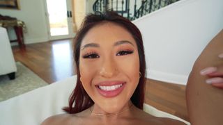 Mina Luxx tiene el coño asiátioco que más te gustará ver en el porno