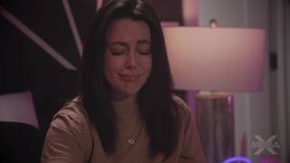 Whitney es una joven y atrevida que quiere placer con un chico curioso