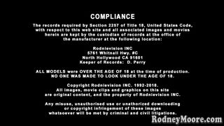 Sarah Shevon es una Morena Joven mamando y Tragando Esperma