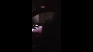 Louiselittlefrench chupa una polla dura que ha encontrado en el coche!