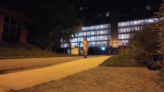 Louise es la joven Francesa Masturbándose con su Dildo en la calle Louise es la joven Francesa Masturbándose con su Dildo en la calle