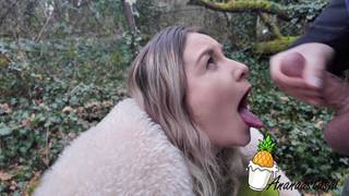 Louise es una Rubia Francesa que Chupa Polla al Aire Libre Louise es una Rubia Francesa que Chupa Polla al Aire Libre