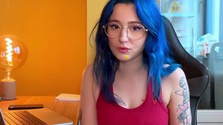 Ella invita a un desconocido para follarla, para los fans de Kalamite!