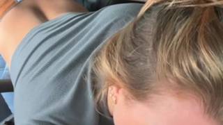 Una rubia hace que su hombre se corra en su boca después del sexo oral Una rubia hace que su hombre se corra en su boca después del sexo oral