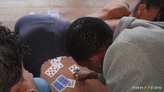 Ryan Reid en un gangbang con varios negros de pijas largas