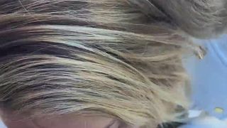 Ella hace una felación bajo la nieve puede derretirlo todo