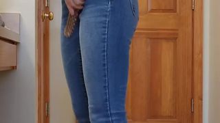 La joven influencer sabe que nos gustaría verla vestirse para salir
