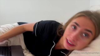 Lily Phillips es una onlyfans que se traga esta polla en POV