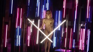 Alecia Fox exhibe su increíble cuerpo delgado y sexy