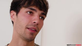 Ethan Tate quiere la polla de su hermanastro Jacob Acosta en su boca