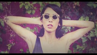 Daisy Ducati es la musa de Mickey Mod para esta noche llena de placer