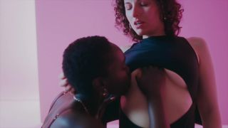 Nina Exotika baila en un lap dance privado pagado por Zaawaadi