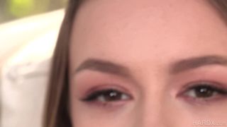 La joven Naomi Swann se hace follar fuerte por el culo por Ramon Nomar
