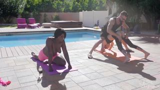 Ana Andrews y Billie Beaumont usan a Alpha Wolfe para el sexo